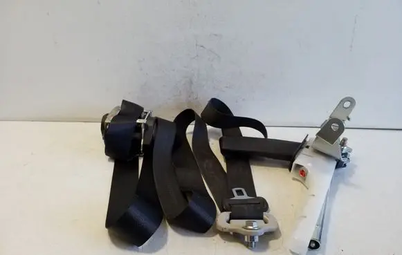 Nissan Leaf I (ZE0) Front seatbelt 624239001C
