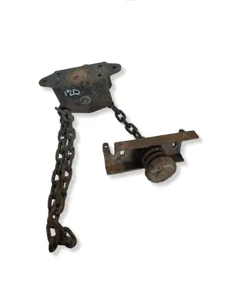 Toyota Land Cruiser (J120) Spare wheel mounting bracket 