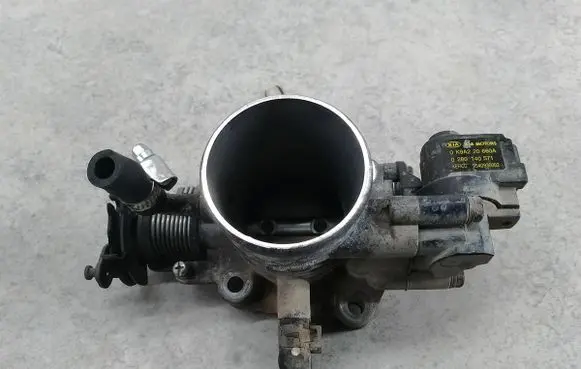 KIA Carens I Throttle body valve 0K9A220660A