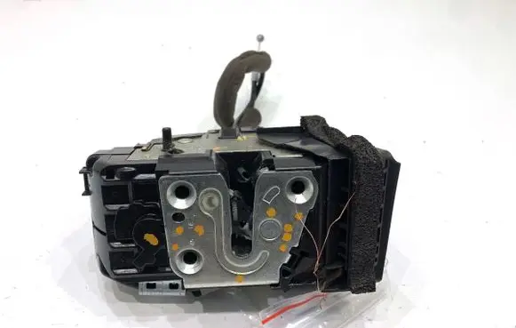 Nissan Juke I F15 Rear door lock 