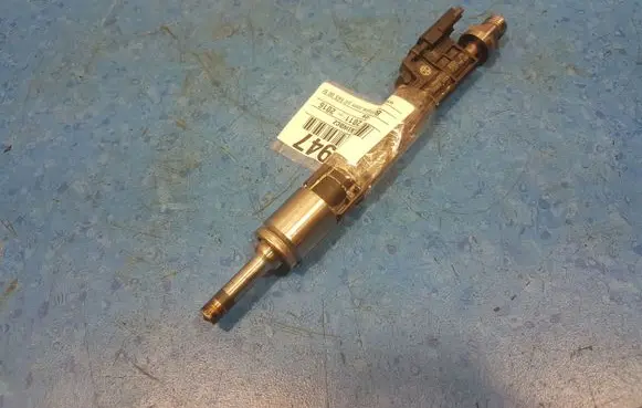 BMW 7 F01 F02 F03 F04 Fuel injector 8625397