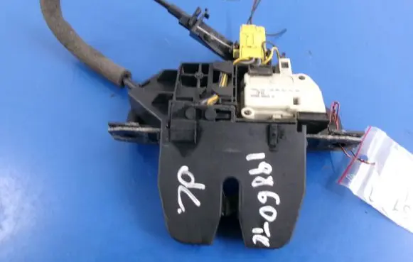 Opel Vectra C Tailgate/trunk/boot lock/catch/latch 09180104