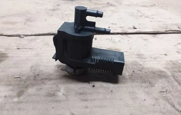 Volkswagen Touran II Vacuum valve 1K906283A