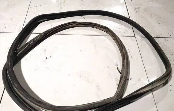 Volkswagen Bora Rubber seal front coupe door 