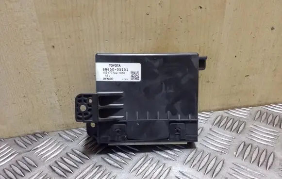 Toyota Avensis T270 Other control units/modules 8865005251 MB1777001850