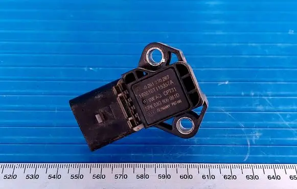 Audi A4 S4 B5 8D Air pressure sensor 0261230267