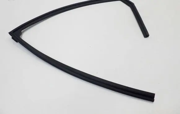 Hyundai Bayon Rear door glass trim molding USZCZELKA SZYBY