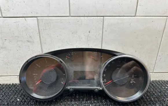 Peugeot 3008 I Speedometer (instrument cluster) 9804211280