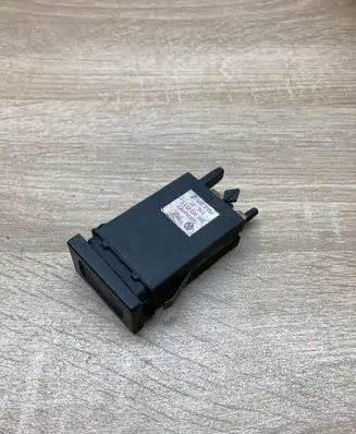 Volkswagen PASSAT B5 Windscreen/window heater switch 3B0959621E