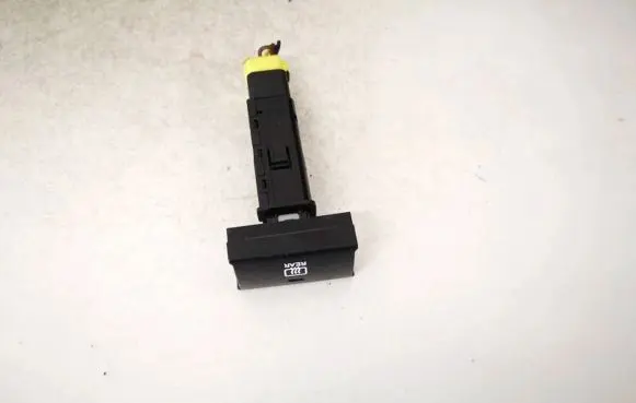 Hyundai Santa Fe Windscreen/window heater switch 621w05010