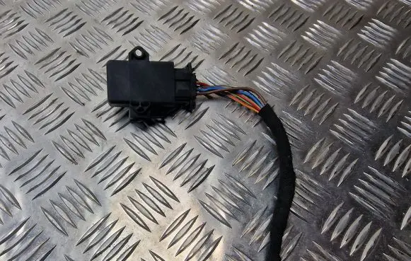 Volkswagen Touareg I Seat heating relay 1K0959772