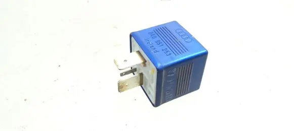 Volkswagen PASSAT B5 Other relay 8A0951253 202