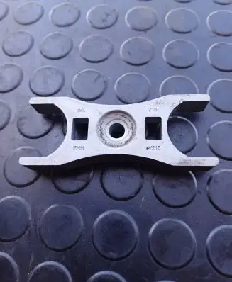 Volkswagen PASSAT B8 Fuel Injector clamp holder