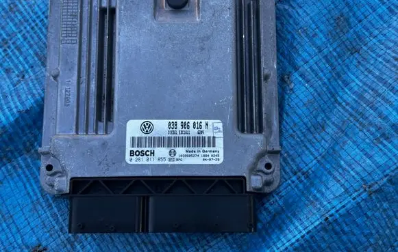 Volkswagen Transporter - Caravelle T5 Engine control unit/module 038906016N 1039S05274 0281011855