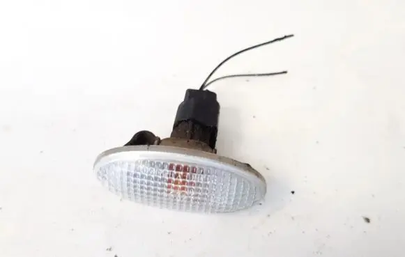 Mazda 5 Front fender indicator light