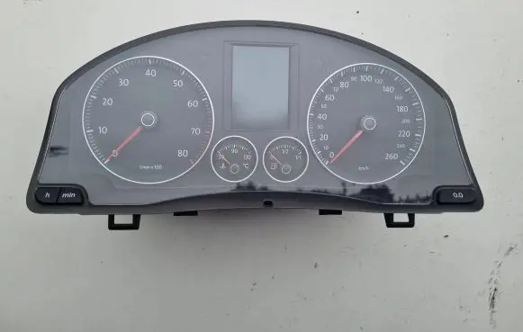 Volkswagen Golf V Speedometer (instrument cluster) 1K0920873A