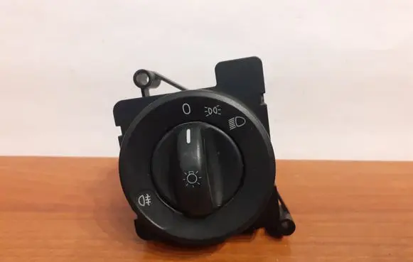 Mercedes-Benz Sprinter W906 Light switch 10435 A9065450104