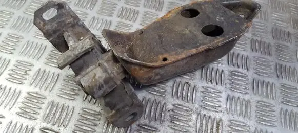 Opel Tigra A Engine mount bracket 90495170
