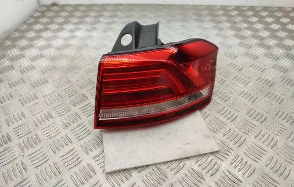 Rear/tail lights