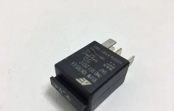 Volkswagen Tiguan Other relay 7M0951253C
