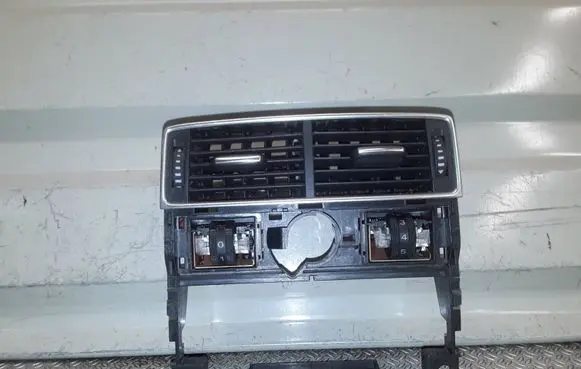 Audi A8 S8 D3 4E Rear air vent grill 4E0819203A