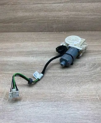 Mercedes-Benz E W211 Front door window regulator motor A2118202942 Withplug