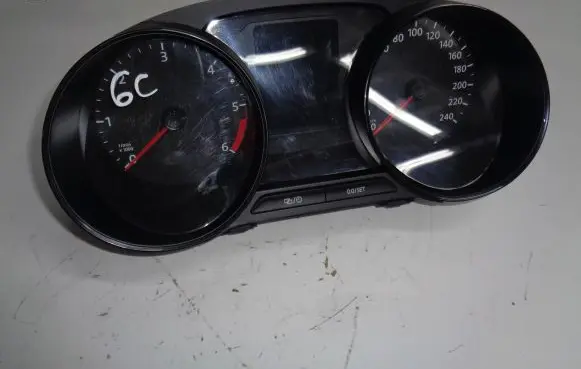 Volkswagen Polo V 6R Speedometer (instrument cluster) 6C0920731