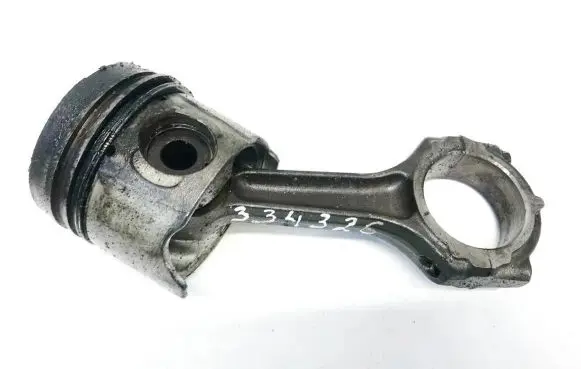 Toyota Avensis T250 Piston with connecting rod