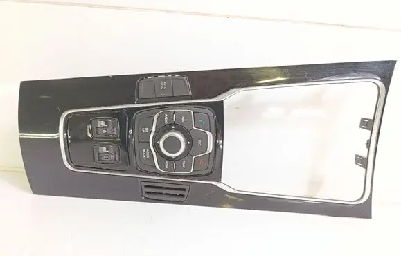 Head unit multimedia control