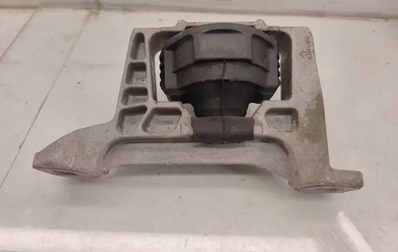 Volvo V40 Engine mount bracket 3M516F012BK