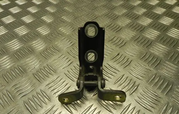 Opel Mokka X Front door upper hinge A046057 T5311