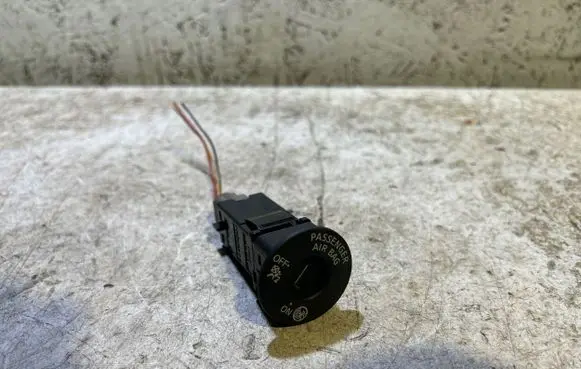 Nissan Qashqai Passenger airbag on/off switch 15813SD