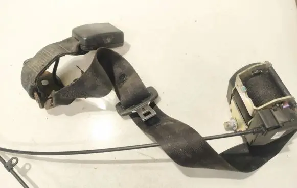 Middle seatbelt (rear)