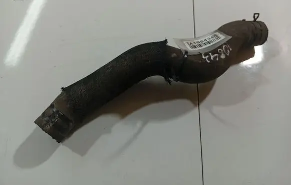 Engine coolant pipe/hose