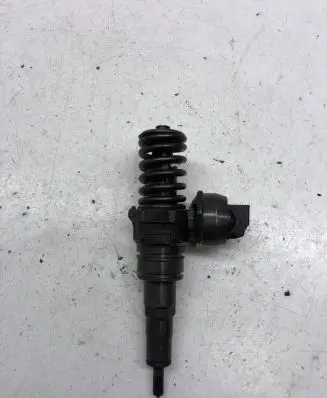 Volkswagen PASSAT B6 Fuel injector 038130073BN 0414720313