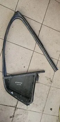 KIA Sportage Rear vent window glass 