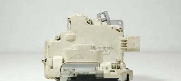 Audi A4 S4 B7 8E 8H Front door lock 8E1837016AA