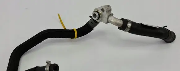 Mercedes-Benz C W204 Engine coolant pipe/hose A2722002051