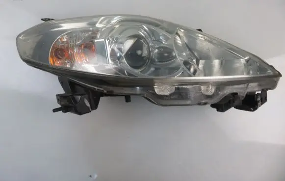 Mazda 5 Headlight/headlamp 