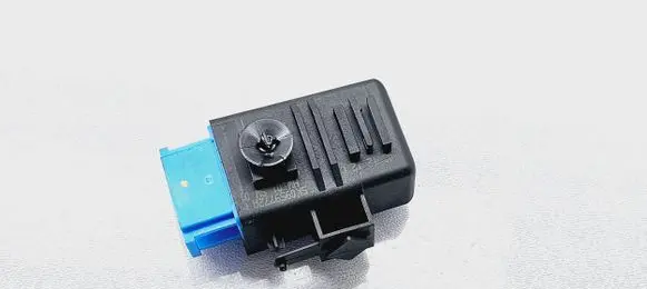Volkswagen Multivan T5 Seat heating relay 5K0959772A