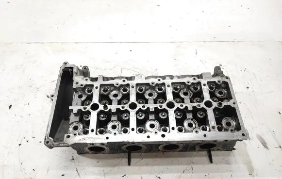 BMW 1 E81 E87 Engine head 7797678