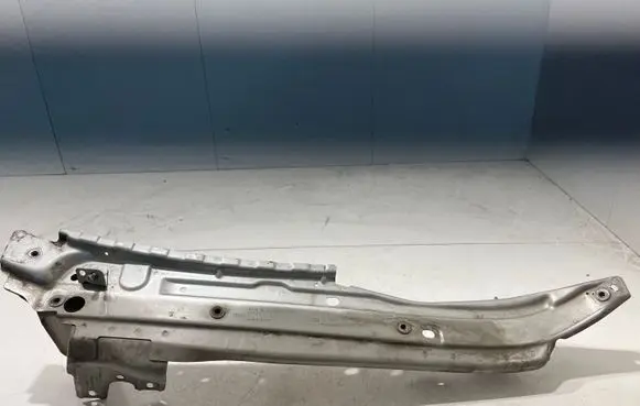 Audi Q7 4L Fender mounting bracket 4L0805157