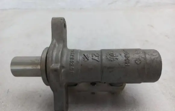 Nissan Cab Star Master brake cylinder 0204Y24268