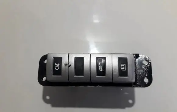 KIA Carnival Windscreen/window heater switch 31211b 31229m
