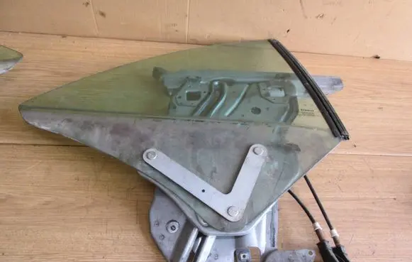 Renault Megane II Rear window lifting mechanism without motor