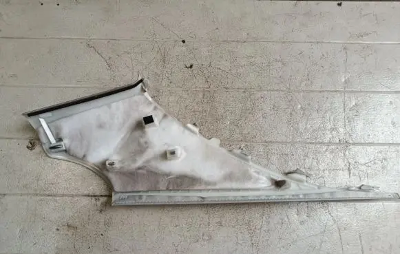 (D)pillar trim (top)