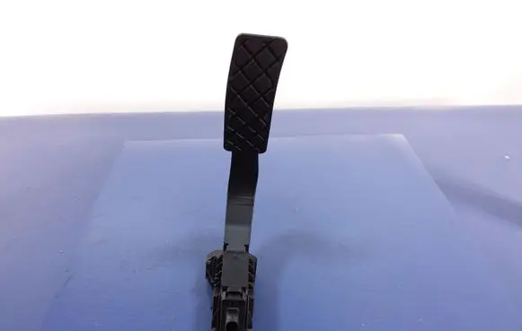 Audi A5 8T 8F Accelerator throttle pedal 8W1723523A