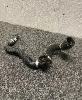 BMW 2 F44 Engine coolant pipe/hose 8631942