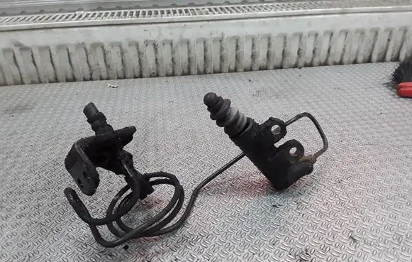 Mazda 6 Clutch slave cylinder 