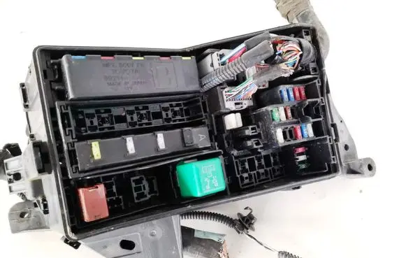 Lexus IS 220D-250-350 Fuse box set 7154395130 7154-3951-30